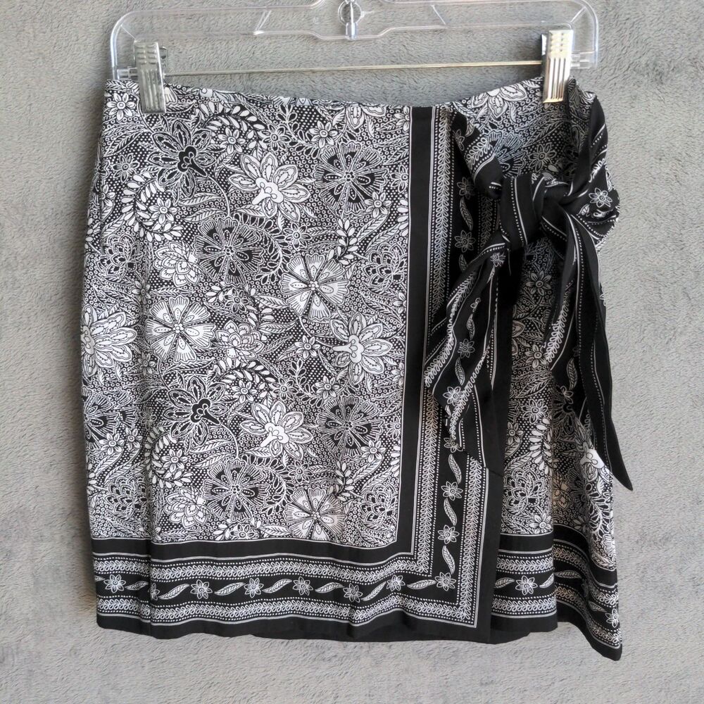 NWT Ann Taylor LOFT Faux Wrap Skirt Sz 6P Black & White Floral Bandana Edge Tie